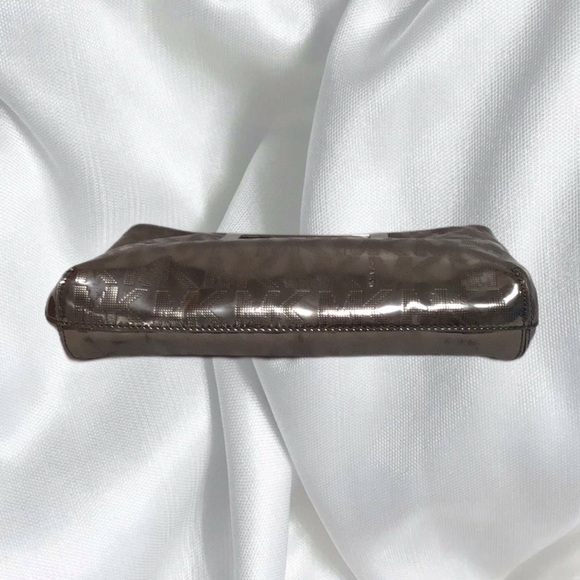 NWT MICHAEL KORS Berkeley Metallic Logo Set-In Handle Clutch, Nickel - Picture 5 of 8